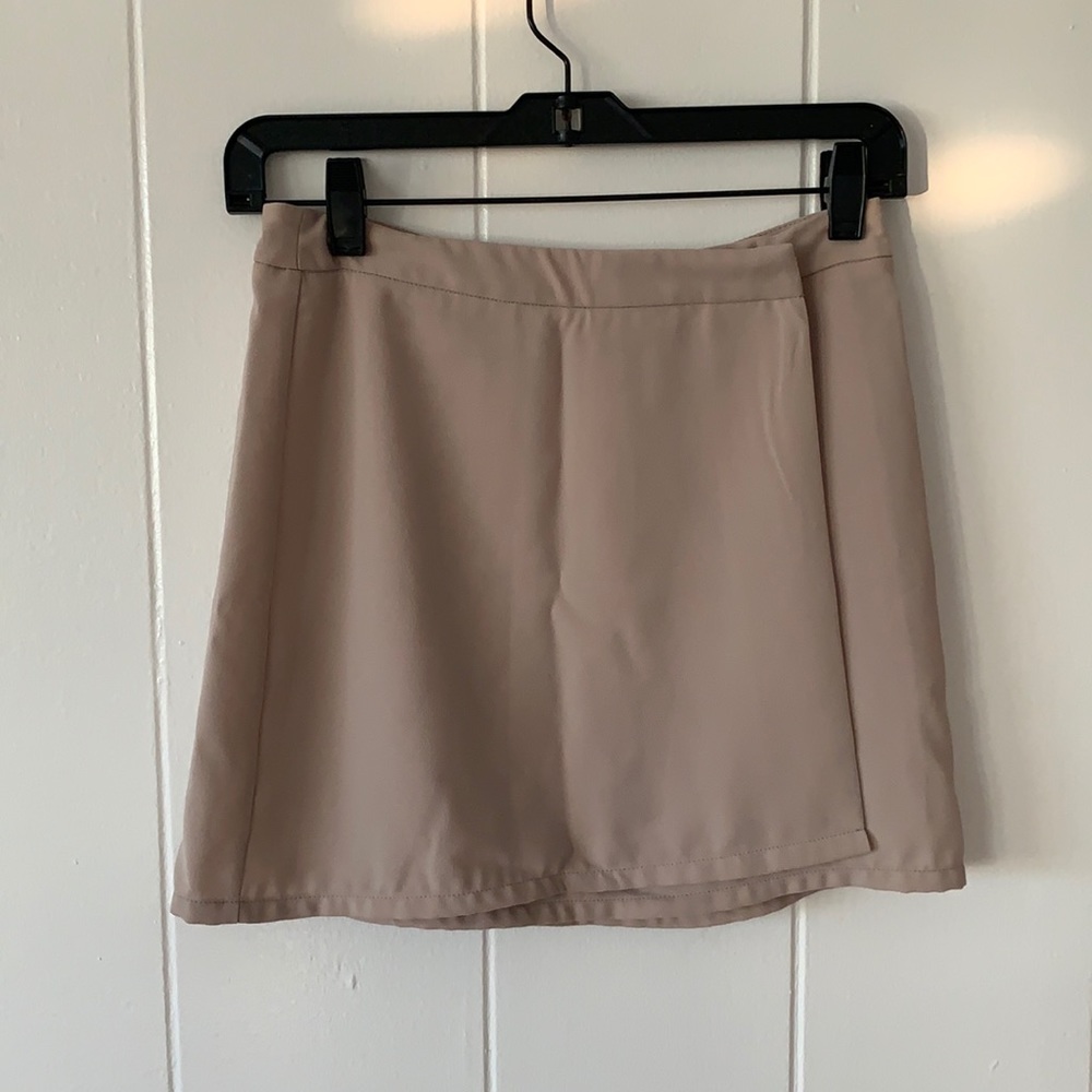 Beige Skort/ Skirt Forever21 Size Small